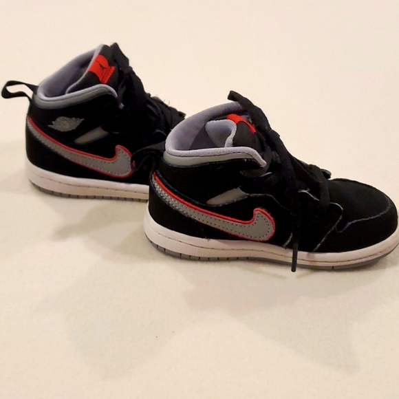 Black Nike Air Jordan (6C Toddler) - Picture 3 of 7
